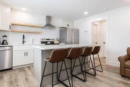 Апартаменты Ocean Lofts In The Vibe #5 - 5 Min Walk To Beach Вирджиния-Бич